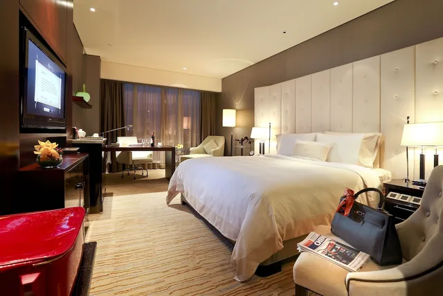 غرفة تنفيذية بسرير كينج، Royal International Hotel 2/3