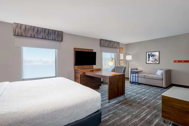 Studio, King Bed, Hampton Inn and Suites Muncie 1/5