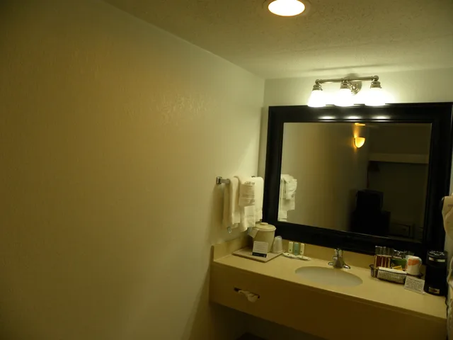 غرفة قياسية بسريرين كوين، Quality Inn Mount Vernon 6/6