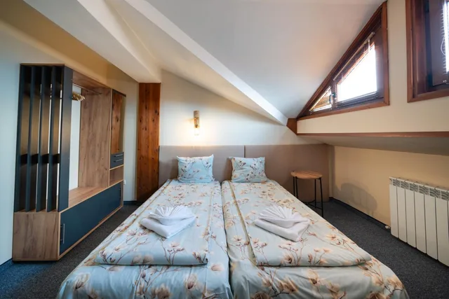 Family, King and Twin Beds, Attic، Kap House Hotel 1/2