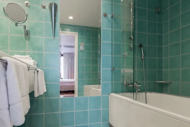 جناح بسرير كينج بإطلالة على البحر بشرفة، Hilton Helsinki Kalastajatorppa 2/2