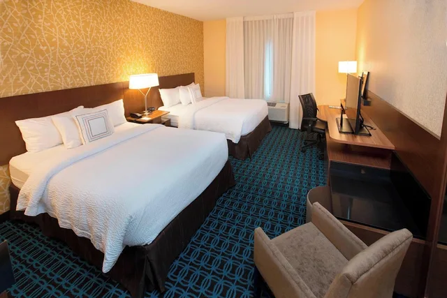 جناح بسريرين كوين بإطلالة على البحيرة، Fairfield Inn And Suites Detroit Lakes 1/3