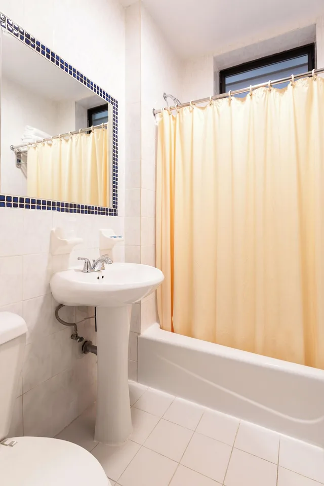 Room, 2 Double Beds, Hotel St James 7/8