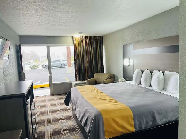 جناح بسريرين مزدوجين بمطبخ صغير للمدخنين، Travelodge by Wyndham Sellersburg / Louisville North 6/10