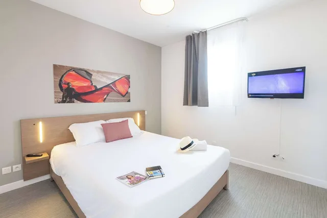 1 Bedroom, Apartment, Queen Bed, Sofa, Comfort Aparthotel Cannes Mandelieu 1/10