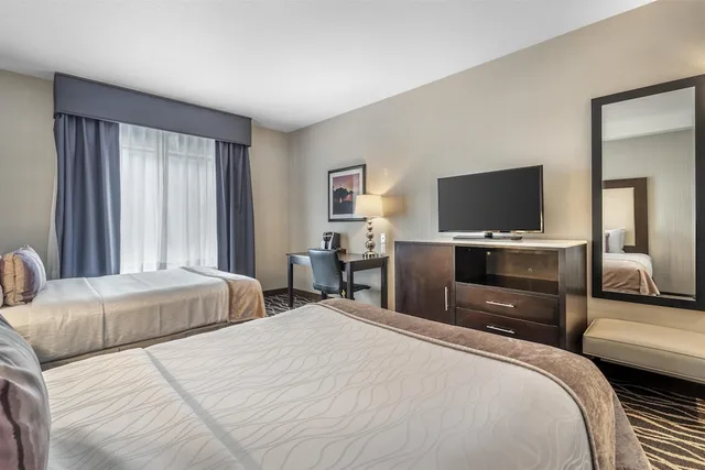 غرفة قياسية بسريرين مزدوجين، Best Western Plus Hotel at the Convention Center 2/9