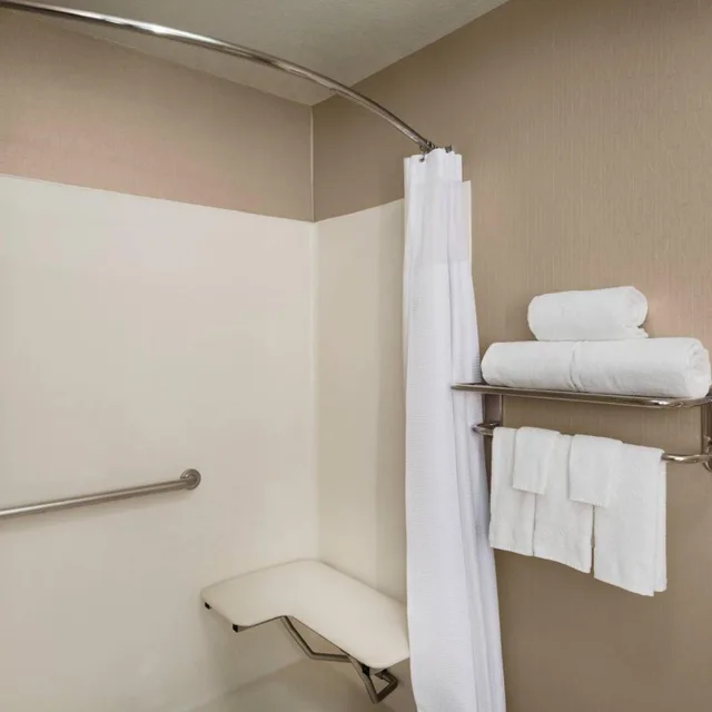 جناح بسرير كينج مع أريكة لذوي الإعاقة، SpringHill Suites Phoenix North 4/4