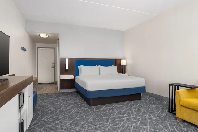 غرفة بسرير كينج مع أريكة لذوي الإعاقة، Hampton Inn Baltimore Bayview Campus 6/8