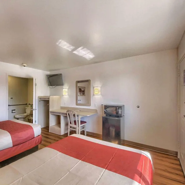 غرفة رباعية، Motel6 Kerrville, TX 9/10