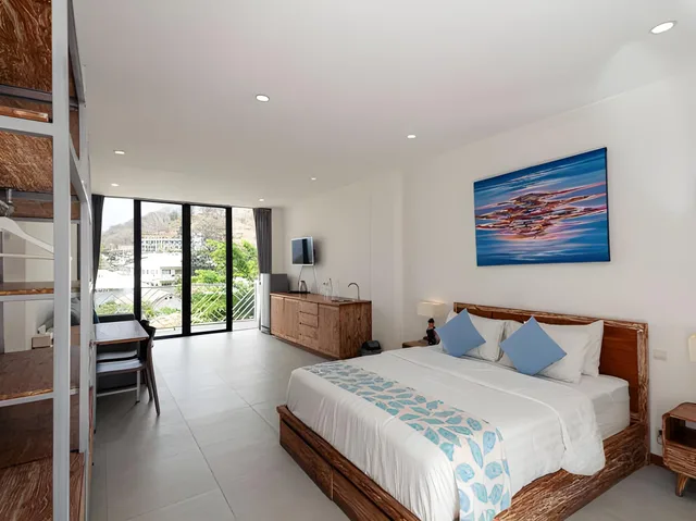 غرفة ديلوكس بسرير مزدوج بشرفة في طابق منخفض، Komodo Suites Downtown 2/3