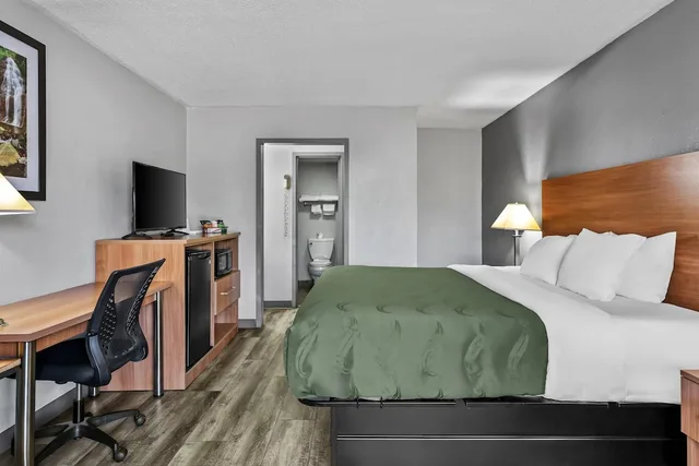 غرفة قياسية بسرير كينج للمدخنين، Quality Inn Bowling Green South 5/10