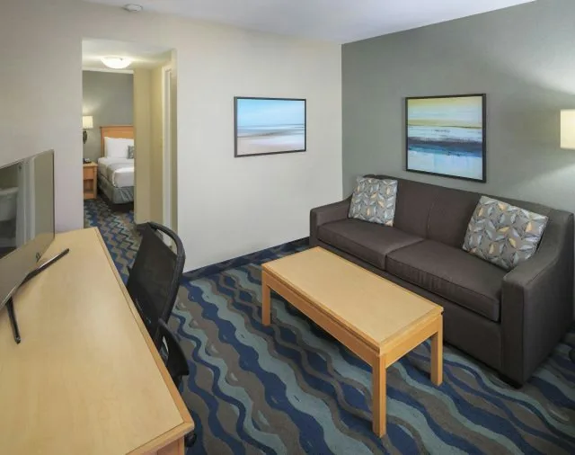 جناح جونيور، Accent Inn Vancouver Airport 1/4