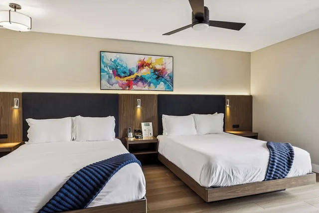 Premium, 2 Queen Beds, Partial Bay View، 456 Embarcadero Inn Suites 3/7