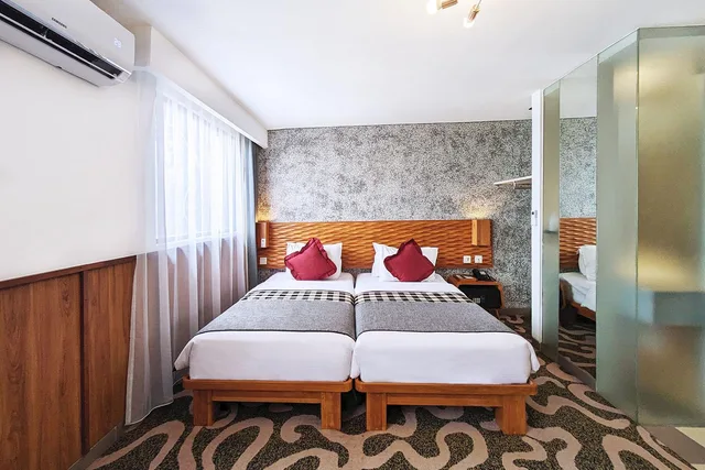 دوبلكس، The 1O1 Bandung Dago 2/10