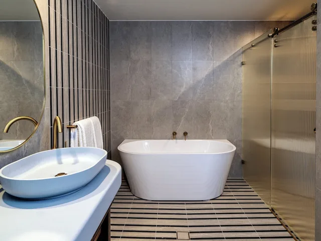 Suite, King Bed, City View, Balcony, voco Gosford by IHG 7/10