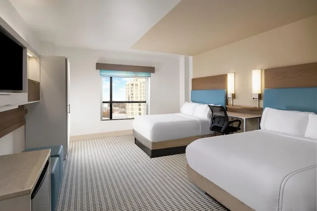 غرفة قياسية بسريرين مزدوجين لذوي الإعاقة، EVEN Hotel Rockville Washington DC Area 3/8