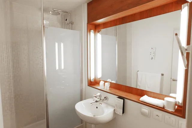 غرفة قياسية بسرير مزدوج، CAMPANILE VICHY - BELLERIVE SUR ALLIER 7/9