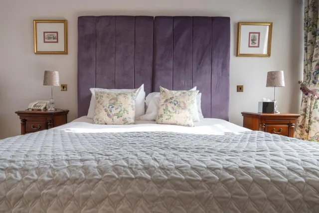 Deluxe, King Bed, Waterton Park Hotel 1/6