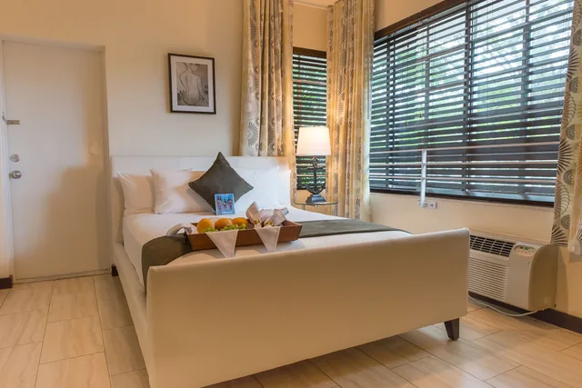 جناح بسريرين كوين بغرفتي نوم مع أريكة، Tradewinds Apartment Hotel 2/10