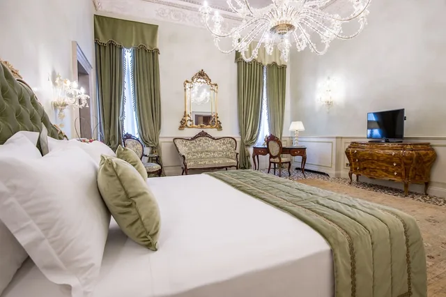 جناح تنفيذي بسرير مزدوج بإطلالة على القناة مع أريكة، Nani Mocenigo Palace 1/8