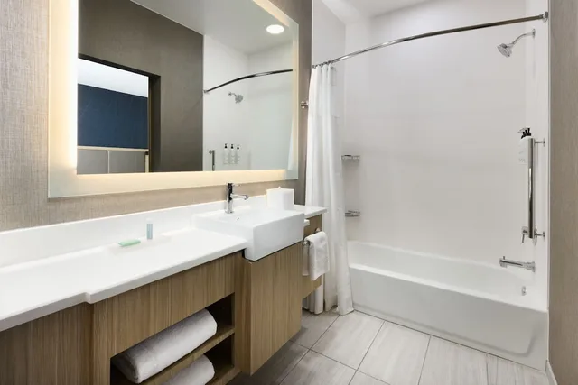جناح بسرير كينج مع سرير سحّاب إضافي، Springhill Suites By Marriott Dothan 4/6