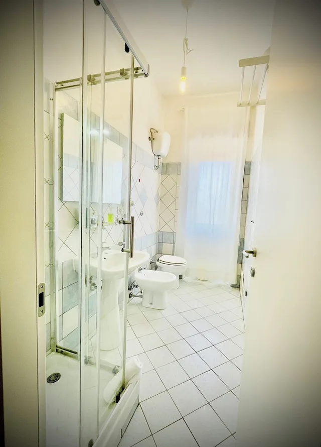 غرفة بسرير كوين وسرير فردي بإطلالة على الحديقة بشرفة، Albergo Minturnae 9/10