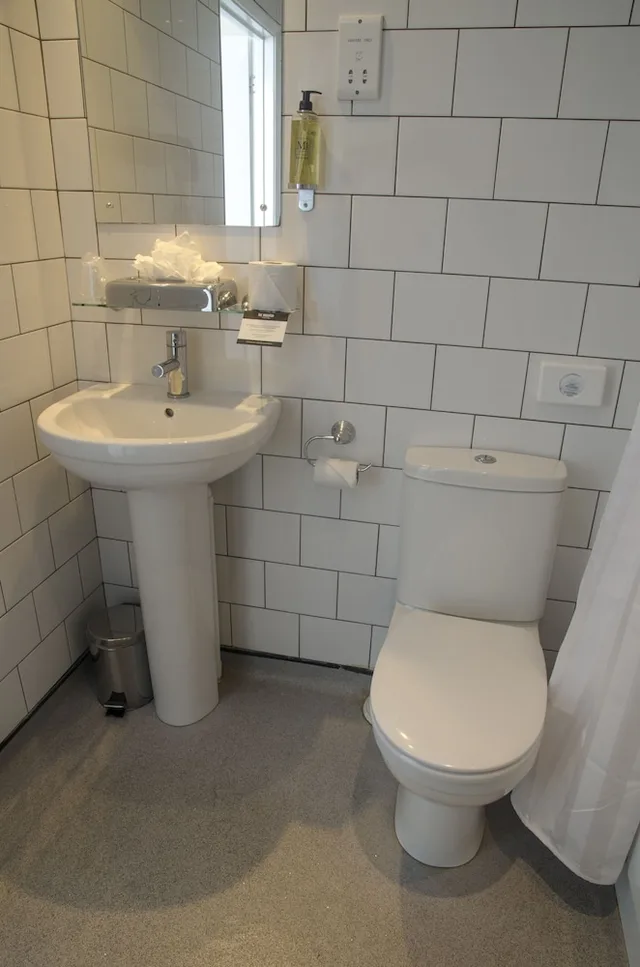 غرفة قياسية ثلاثية بسرير بطابقين وسرير فردي، BRIGHTON HOTEL(FORMERLY BEST WESTERN BRIGHTON) 8/10