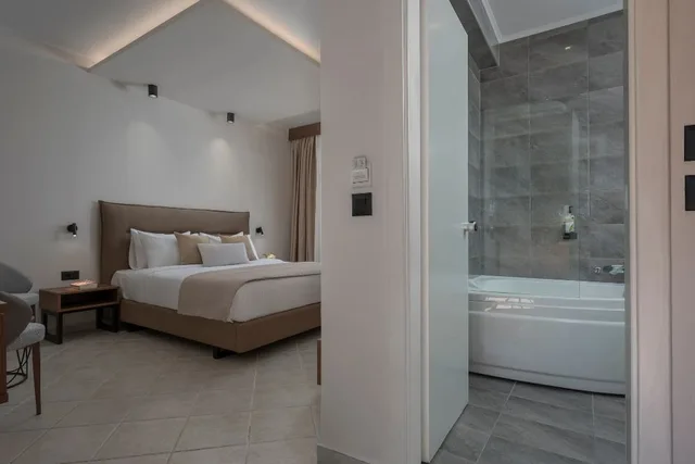 Standard, Double Bed, Lateral Side Sea View، Alia Palace - Adults Only 5/7