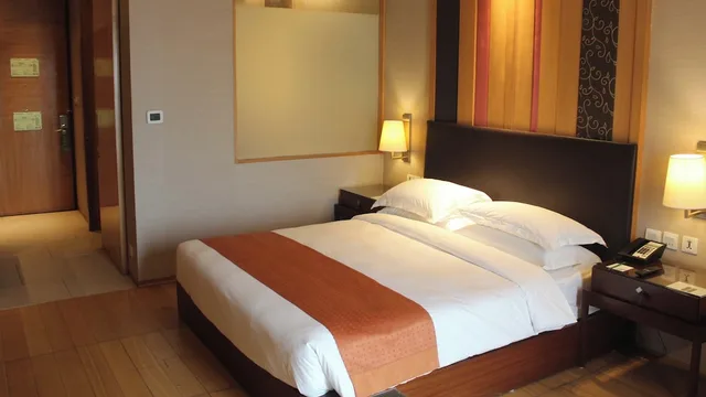 Standard, Twin Beds, Pool View, Smoking, Holiday Inn New Delhi Mayur Vihar Noida 3/10