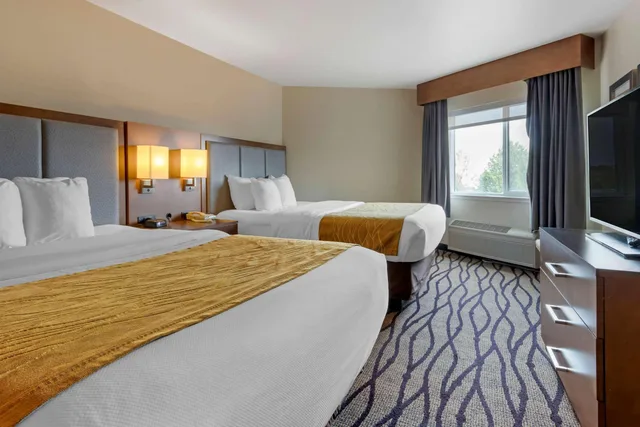جناح بسريرين كوين، Comfort Inn and Suites Market Airport 1/2