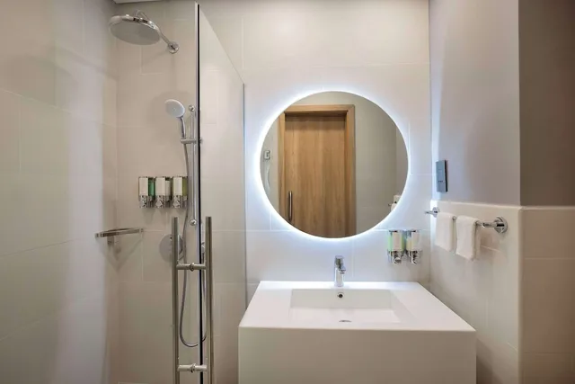 غرفة سوبيريور بسرير كينج، Hampton by Hilton Sharma NEOM Community 1 3/4