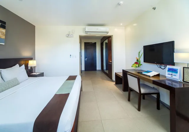 Premier, Pool View, Fairways And Bluewater Newcoast Boracay 1/10