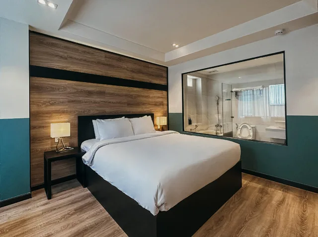 غرفة ديلوكس بسرير كينج بحوض استحمام، Chotel Ben Thanh 2/2