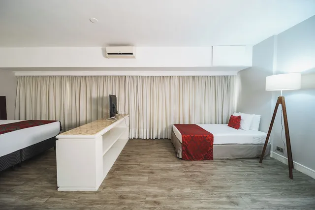 غرفة ديلوكس ثلاثية بسرير مزدوج وسرير فردي، Hotel Victoria Villa Curitiba By Nacional Inn 4/9