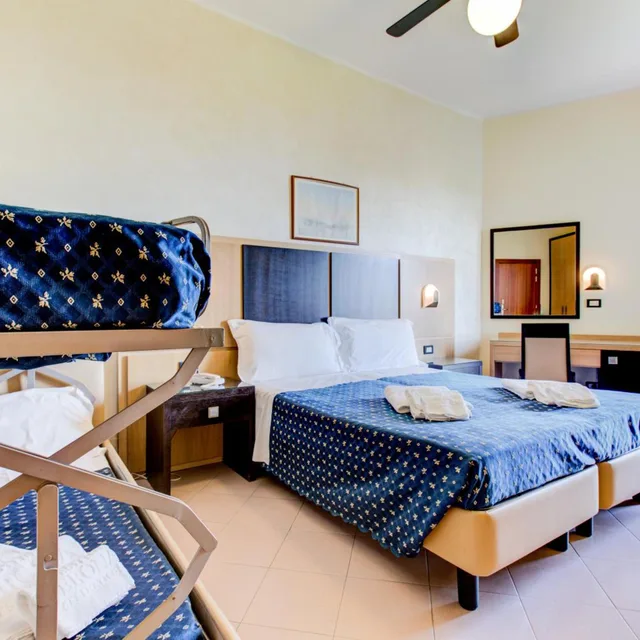 غرفة رباعية بشرفة، Hotel Verona 2/10