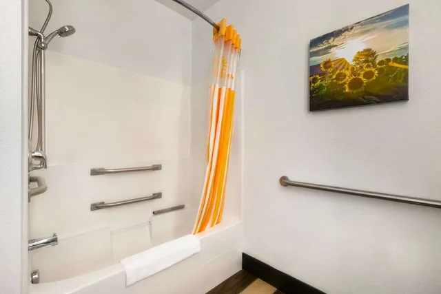 غرفة بسريرين كوين لذوي الإعاقة، La Quinta Inn & Suites by Wyndham Dublin 5/5