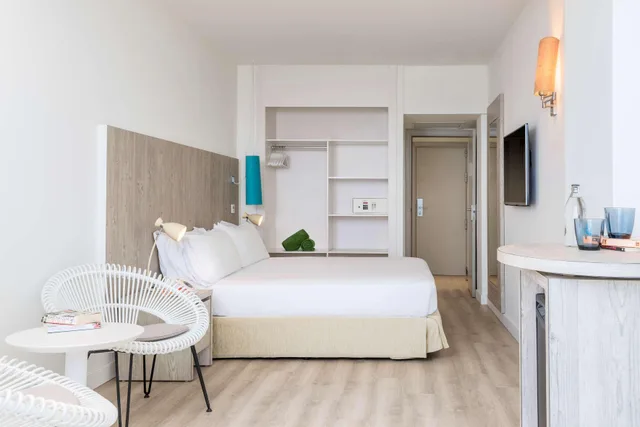 Superior, Double Bed, Sea View, Melia Ibiza 3/3
