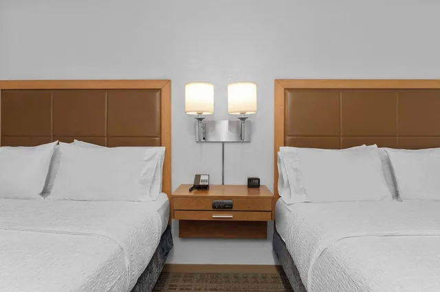 غرفة قياسية بسريرين كوين، Hampton Inn Milford, CT 4/6