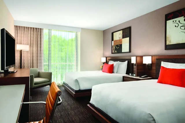 غرفة بسريرين كوين لذوي الإعاقة، Hyatt Lodge Oak Brook Chicago 3/7