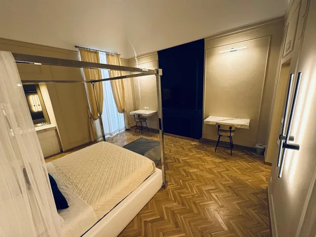 جناح جونيور بشرفة، Palazzo Bonomi 1/5