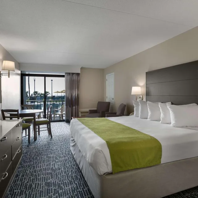 Room, King Bed, Pool View, Balcony, Dayton House Resort, BW Signature Collection 1/4
