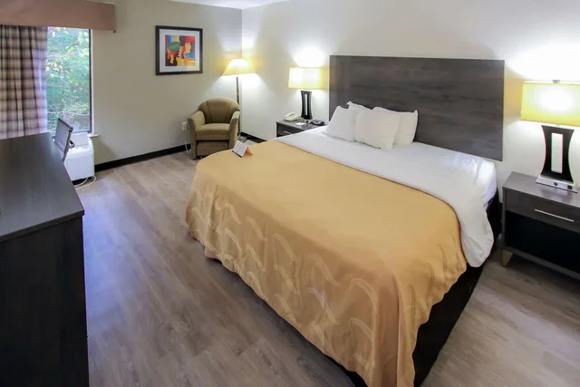 غرفة بسرير كينج، La Quinta Inn & Suites by Wyndham Fayetteville I-95 1/2