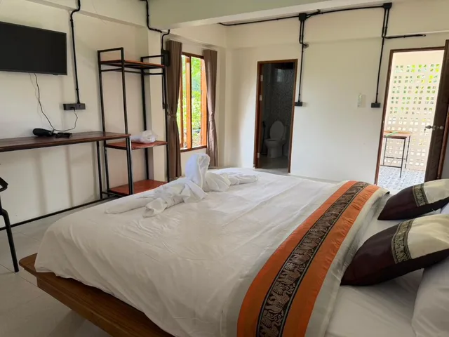 Alt, Junior Suite, King Bed, Sofa، Mountain Blue Cottage 5/10