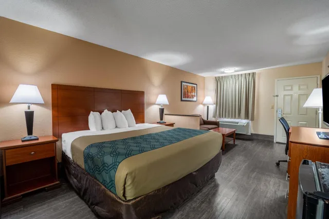 جناح بسرير كينج، Econo Lodge Inn & Suites Cayce I-26 Airport 3/6