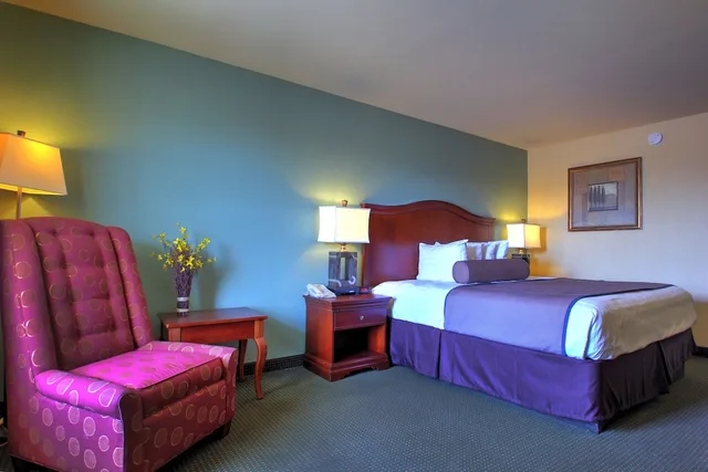 غرفة قياسية مفردة بسرير كينج للمدخنين، Key West Inn Tunica 2/4