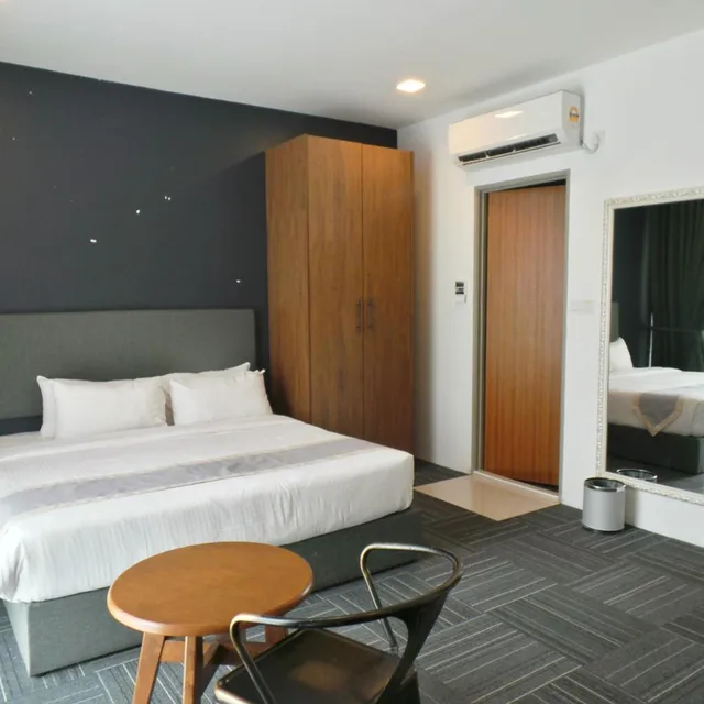 غرفة تنفيذية، WE Hotel 7/10