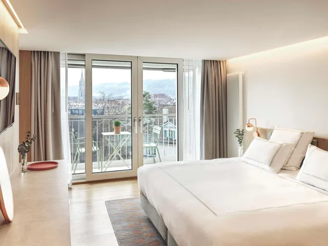 جناح بانورامي بسرير كينج بشرفة بإطلالة، Swissotel Kursaal Bern 1/9