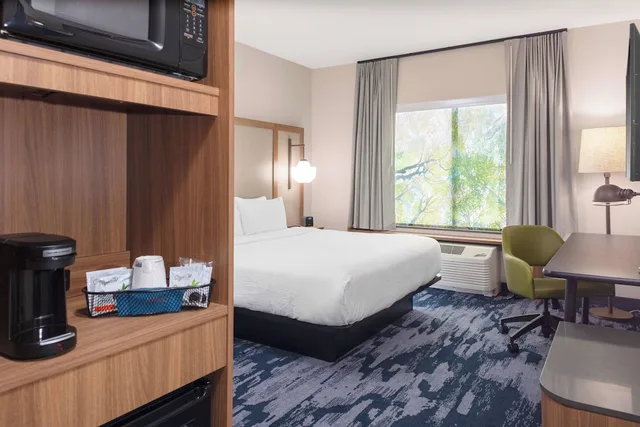 غرفة بسرير كينج لذوي الإعاقة، Fairfield Inn & Suites by Marriott Medford 1/2