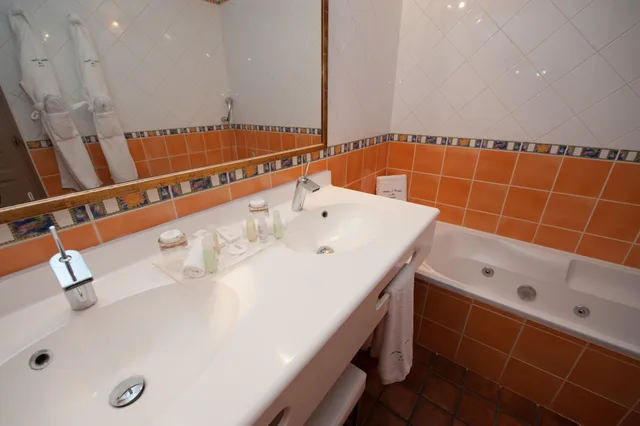 غرفة ديلوكس بشرفة في الطابق الأرضي، Auberge de Cassagne & Spa 6/7