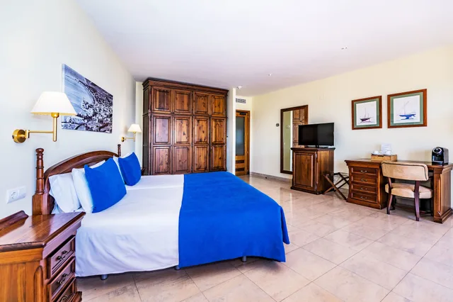 غرفة سوبيريور بسرير مزدوج بإطلالة على البحر، Sunway Playa Golf Sitges 1/6